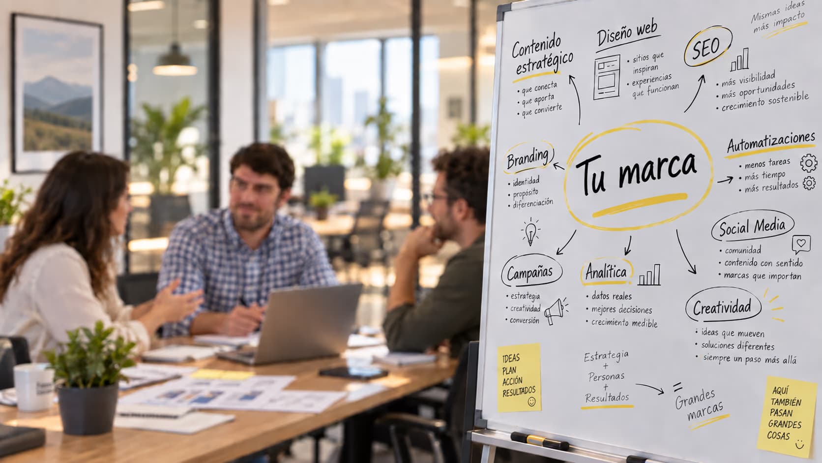 Detrás de cada buena idea: el equipo de 40 Comunicación Digital planificando una estrategia